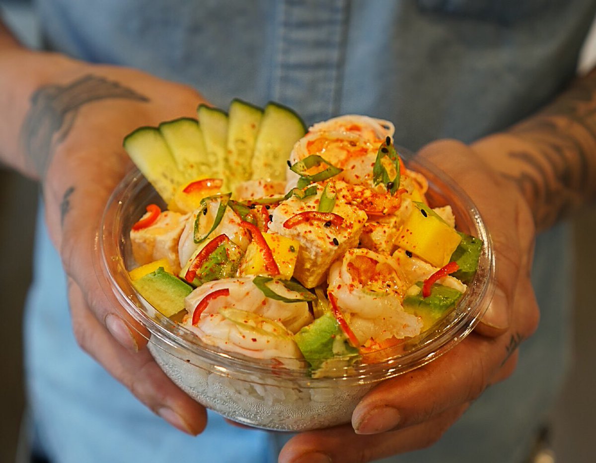 ThePokeSpotco's tweet photo. shrimp, mango, togarashi, cucumber, Kani salad and avocado topped with our Spicy Miso sauce. That's what we call summer time fine. https://t.co/6qK5KBsfNq