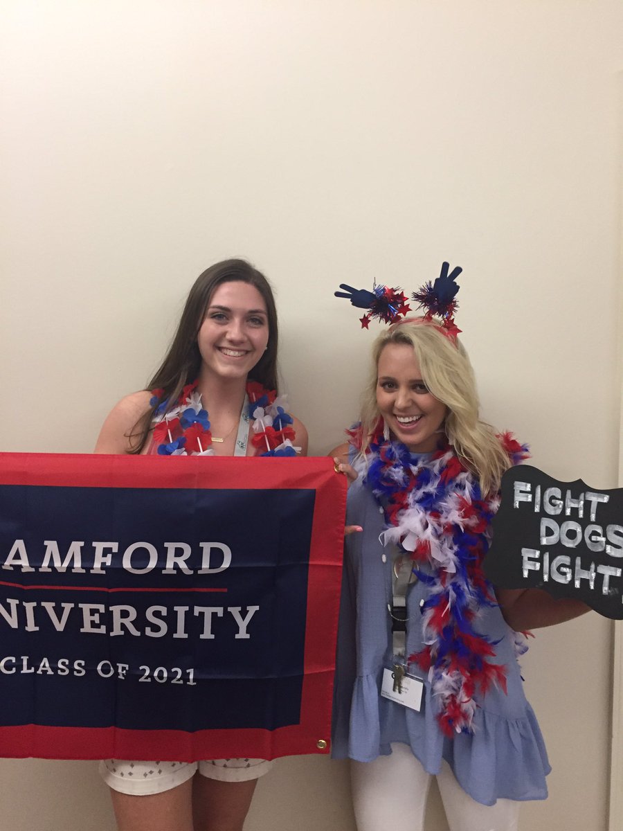 laurenann99's tweet photo. I guess this means we are officially bulldogs! @SU_Orientation #subd17 #BulldogDays2017 https://t.co/vULycfAIe9