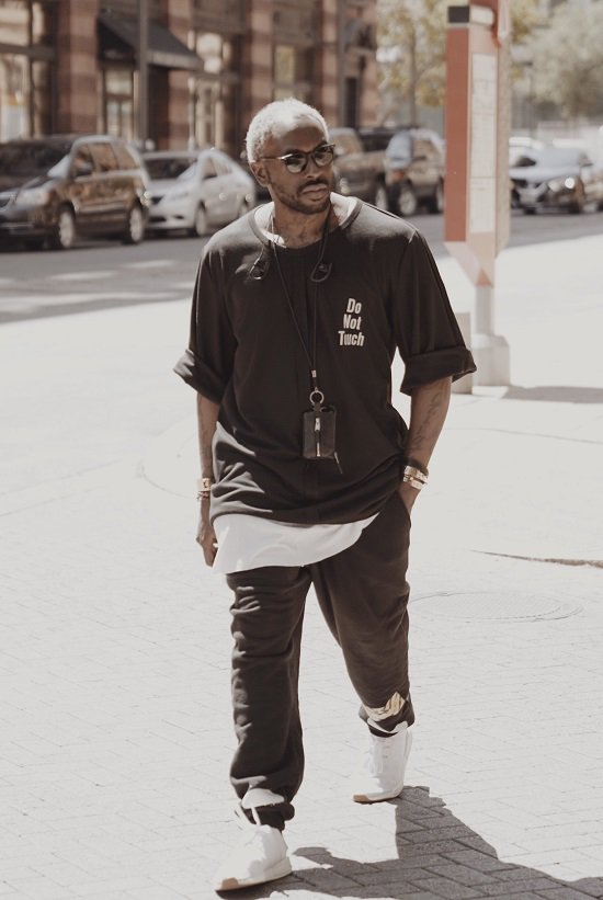 DFWStyleDaily's tweet photo. Designer Charles Smith II Returns To #Dallas To Turn Heads With His New Line https://t.co/tBWBKYfIV0 #dfwstyledaily #SMITHII #Delmar https://t.co/bbPLzPrm7O