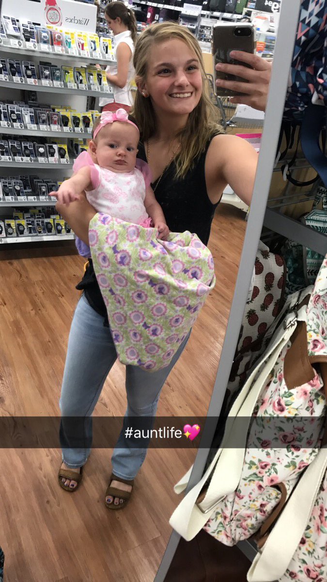 TejasTay's tweet photo. All I have to say is after carrying her around Walmart for over an hour, my arm is veryyy sore... #gettinbuff #auntlife https://t.co/3Vq2qI3z58