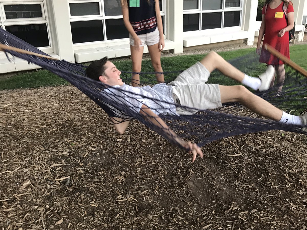 GalaticGrnGoats's tweet photo. @NewBluejays #SPGreen #HammockFail https://t.co/12bjITtyRJ
