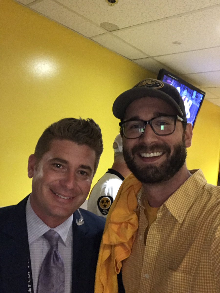 senCyr's tweet photo. Look who I met, Nashville @RichieWalsh #HeIsHavingFun https://t.co/M8ovmMprGd