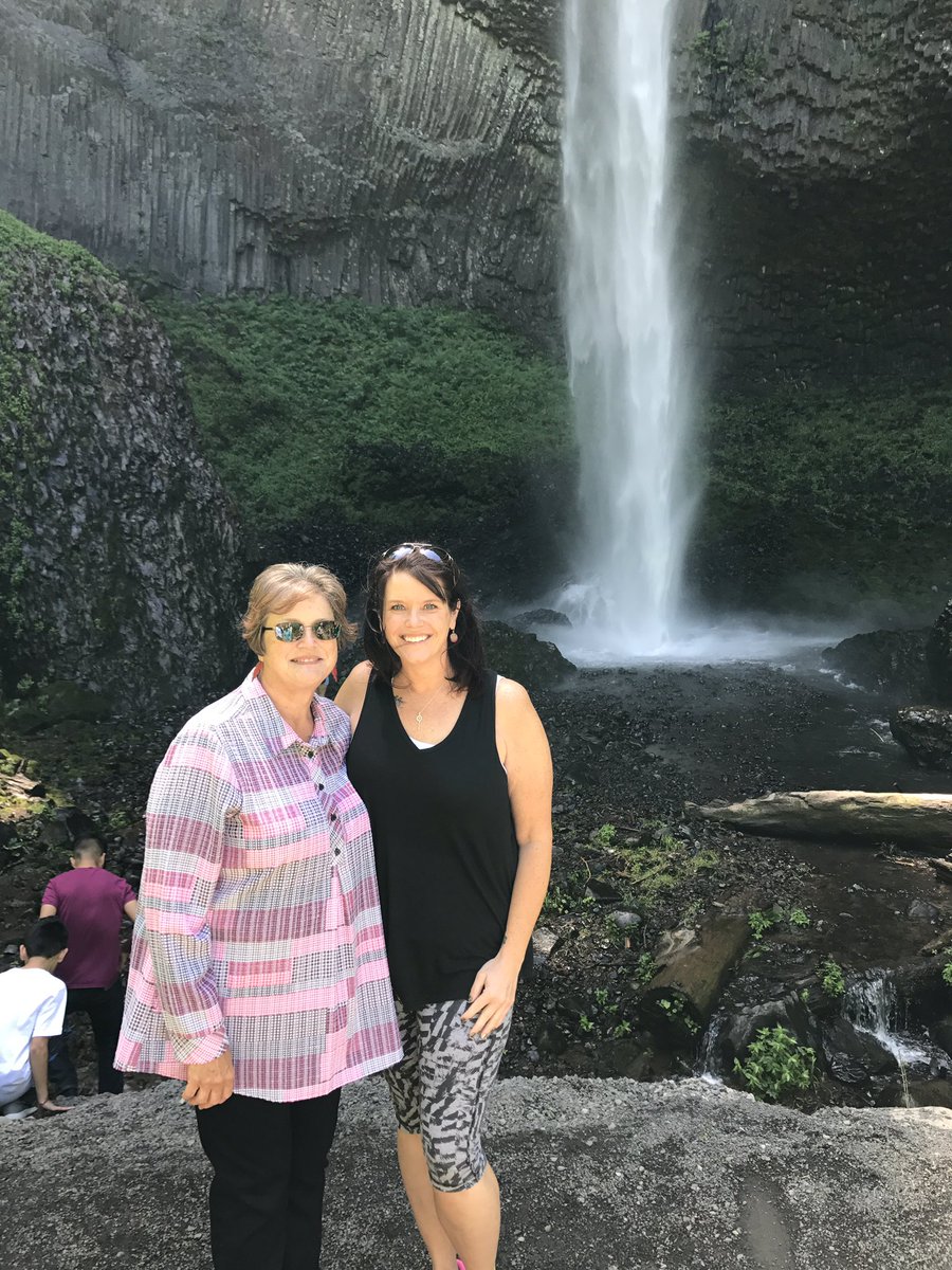 mmg49072's tweet photo. I hear the #carfs still suck, but here are some beautiful waterfalls I saw today. https://t.co/b5SJnOvrox