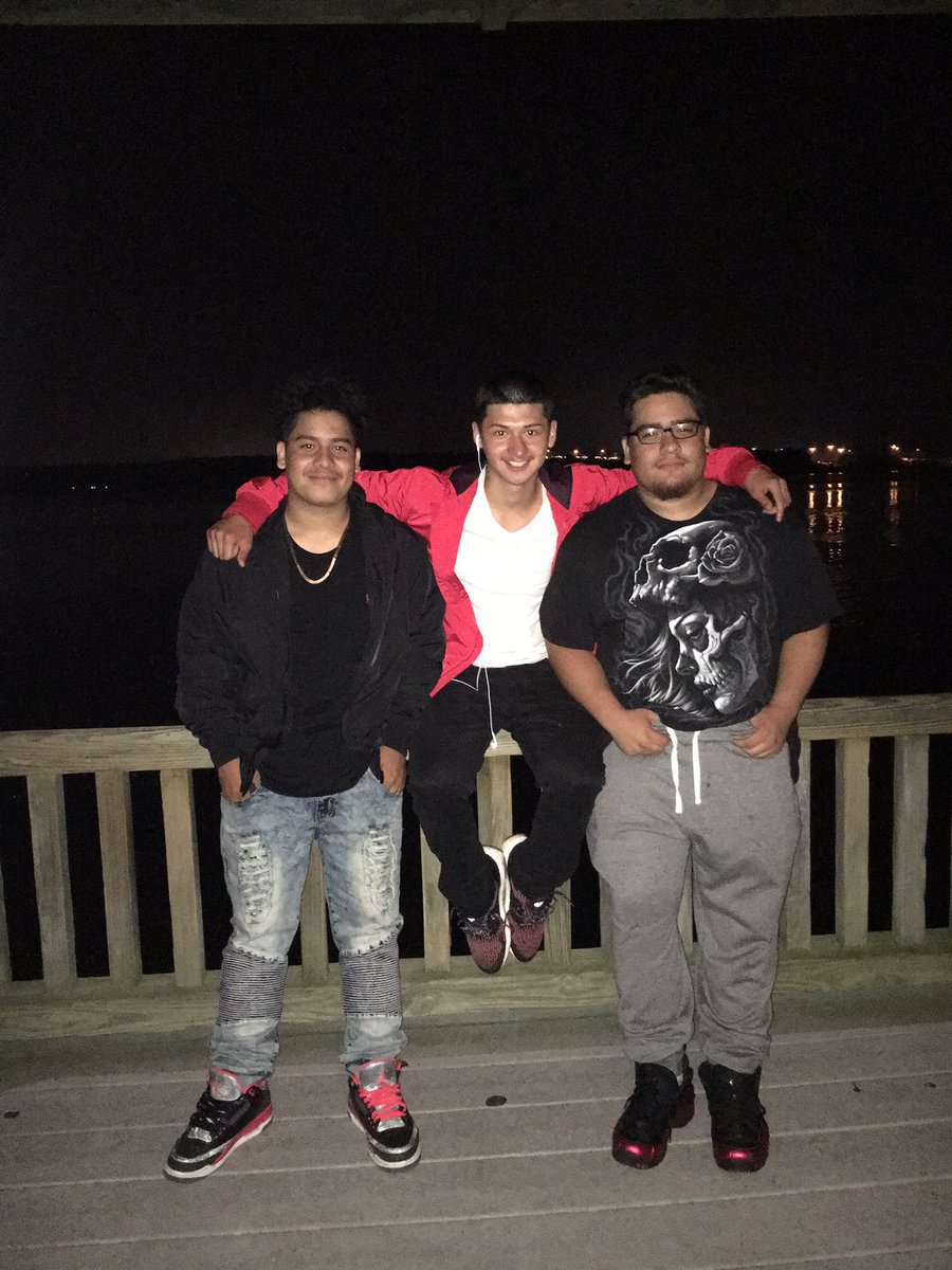 KevinCruzPorti1's tweet photo. BROS 4 LYF https://t.co/VdIgi8IB0R