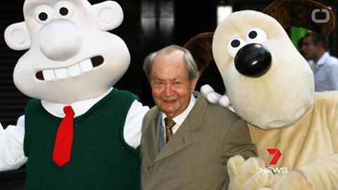 7NewsAustralia's tweet photo. 'Wallace and Gromit' voice actor Peter Sallis has passed away, aged 96 https://t.co/JQ0JXPchNx #7News https://t.co/oOB8taGOb8