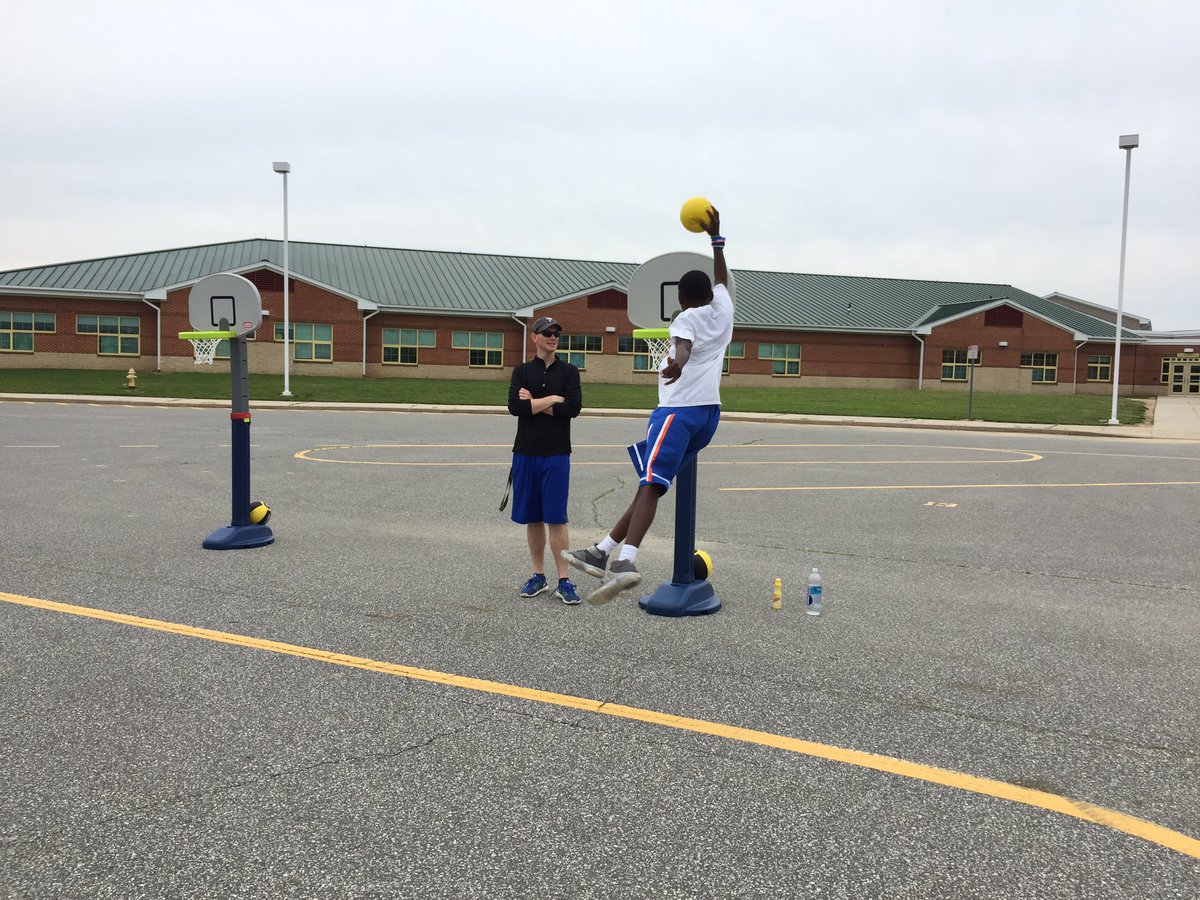 miss_donnellan's tweet photo. Some more action shots from field day this morning...B14 sure does have some great athletes! #wilburinspired https://t.co/m7zrQVmfmE