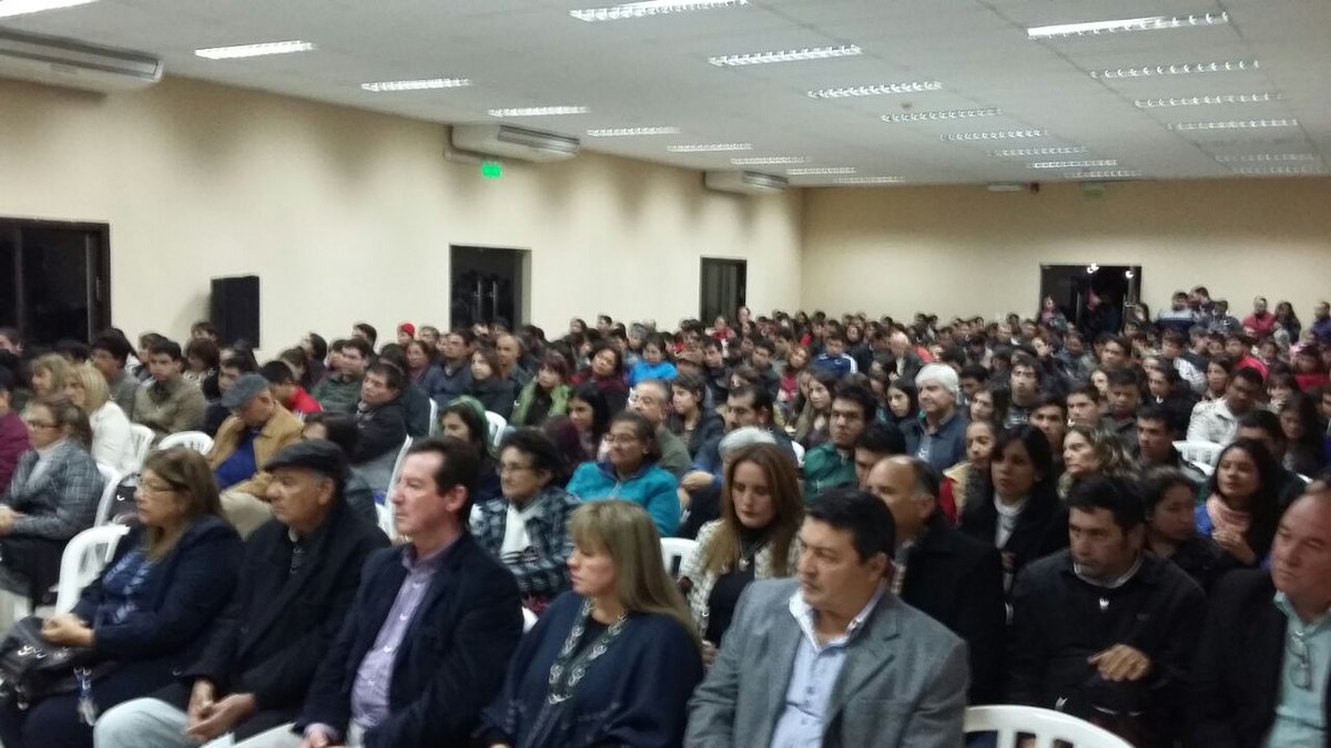 benjalibre's tweet photo. Hay que construir un nuevo país desde la educación. Presentación de nuevo libro en la Universidad Nacional de Pilar. Llenó completo. https://t.co/wOyjHRcd2O