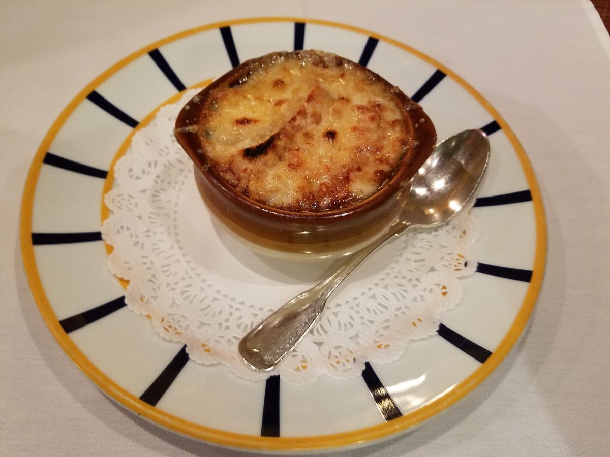 ed_ed2334's tweet photo. Traditional french onion soup #petitsplats #FoodNetworkStar #Foodiechats #dcfoodies #woodleyparkneighbor https://t.co/y65c8KCzer