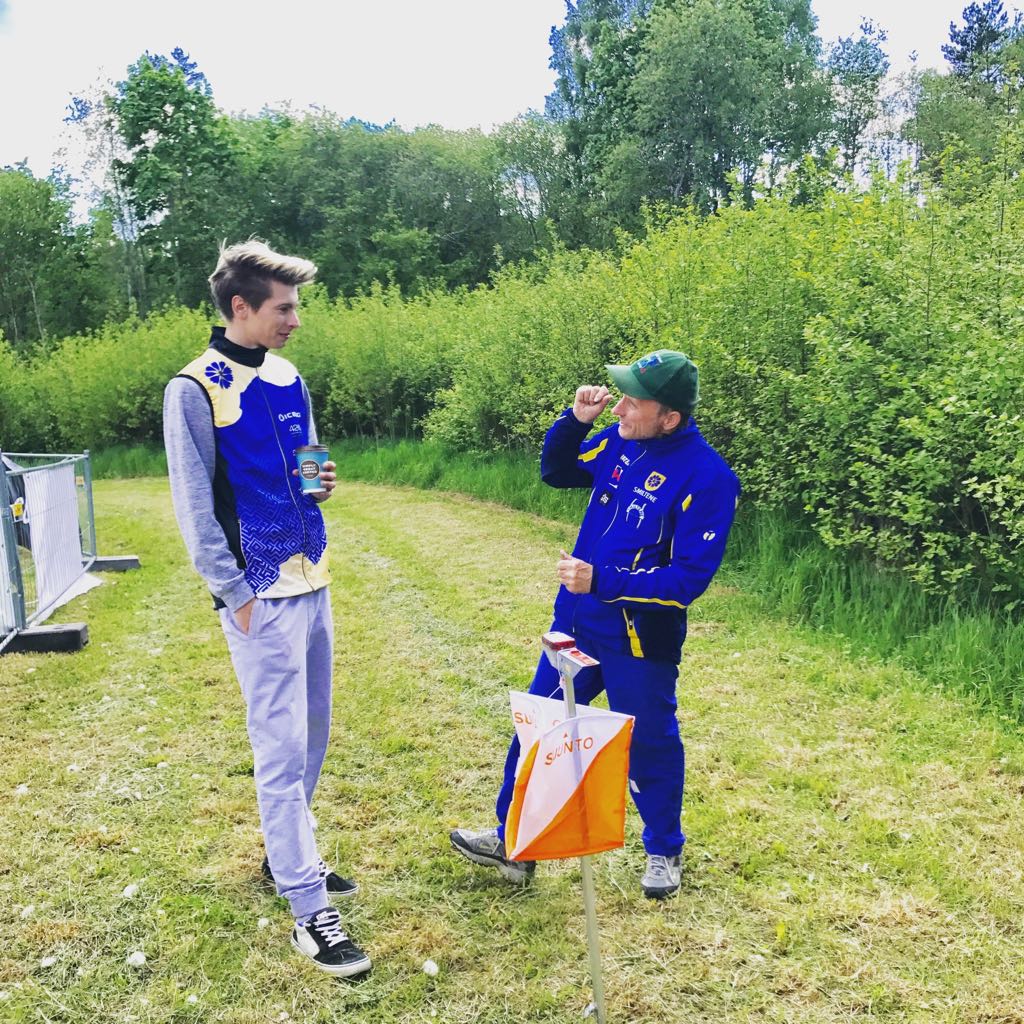 OKAZIMUTS's tweet photo. Iespējams pasūtīt jaunās @OKAZIMUTS vestes un kreklus. Uzlaikot iespējams AZIMUTĀ, pieteikties pie @Dziva_legenda vai uz vietas. https://t.co/BEtRX4eXTi