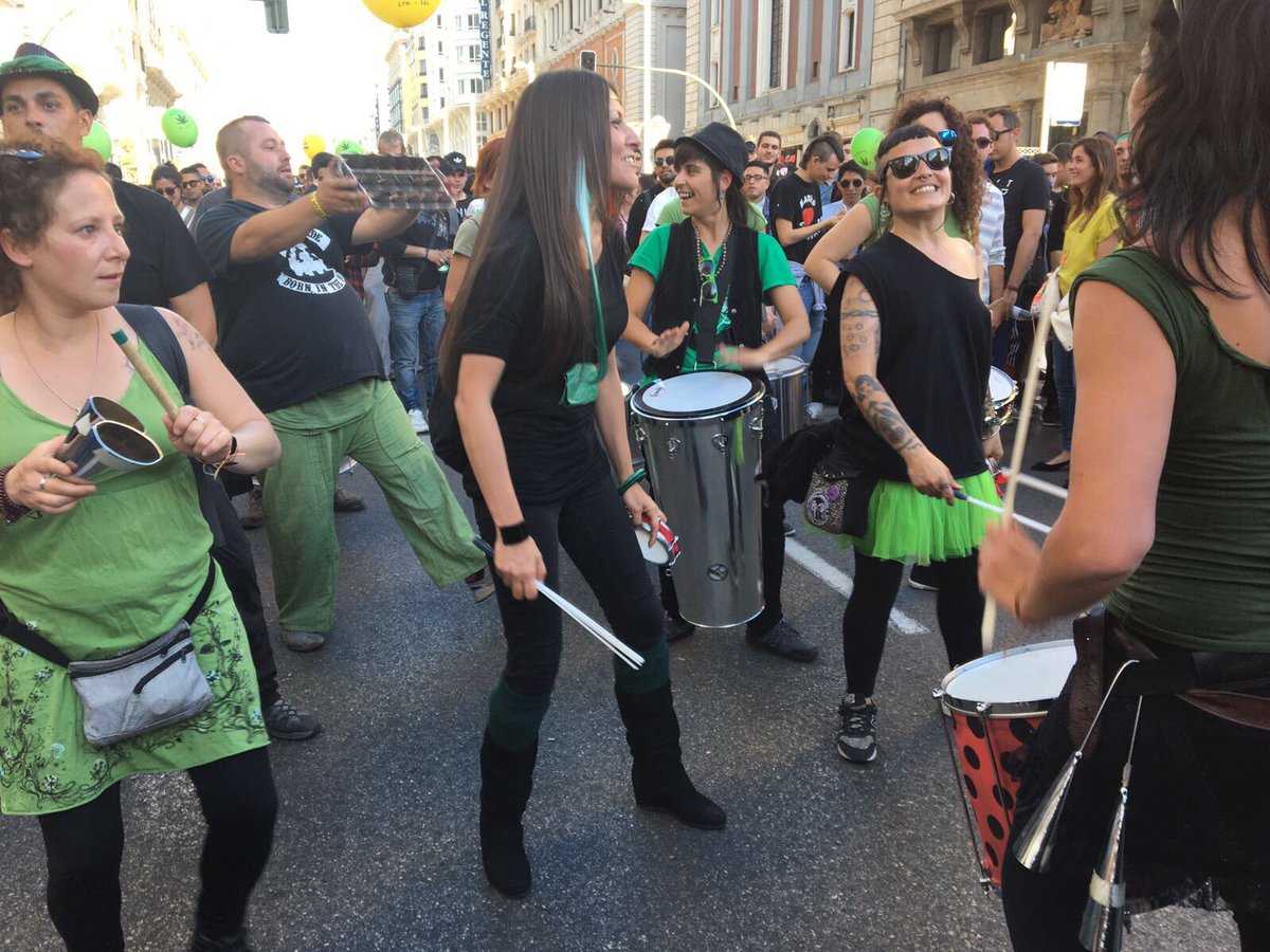 lamacabcn's tweet photo. El 6 de Mayo la petamos en la #MMMM17 la manifestación que se celebra en todo el mundo, para conseguir normalizar cannabis #MariaSinMordaza https://t.co/X7WHAmMPme