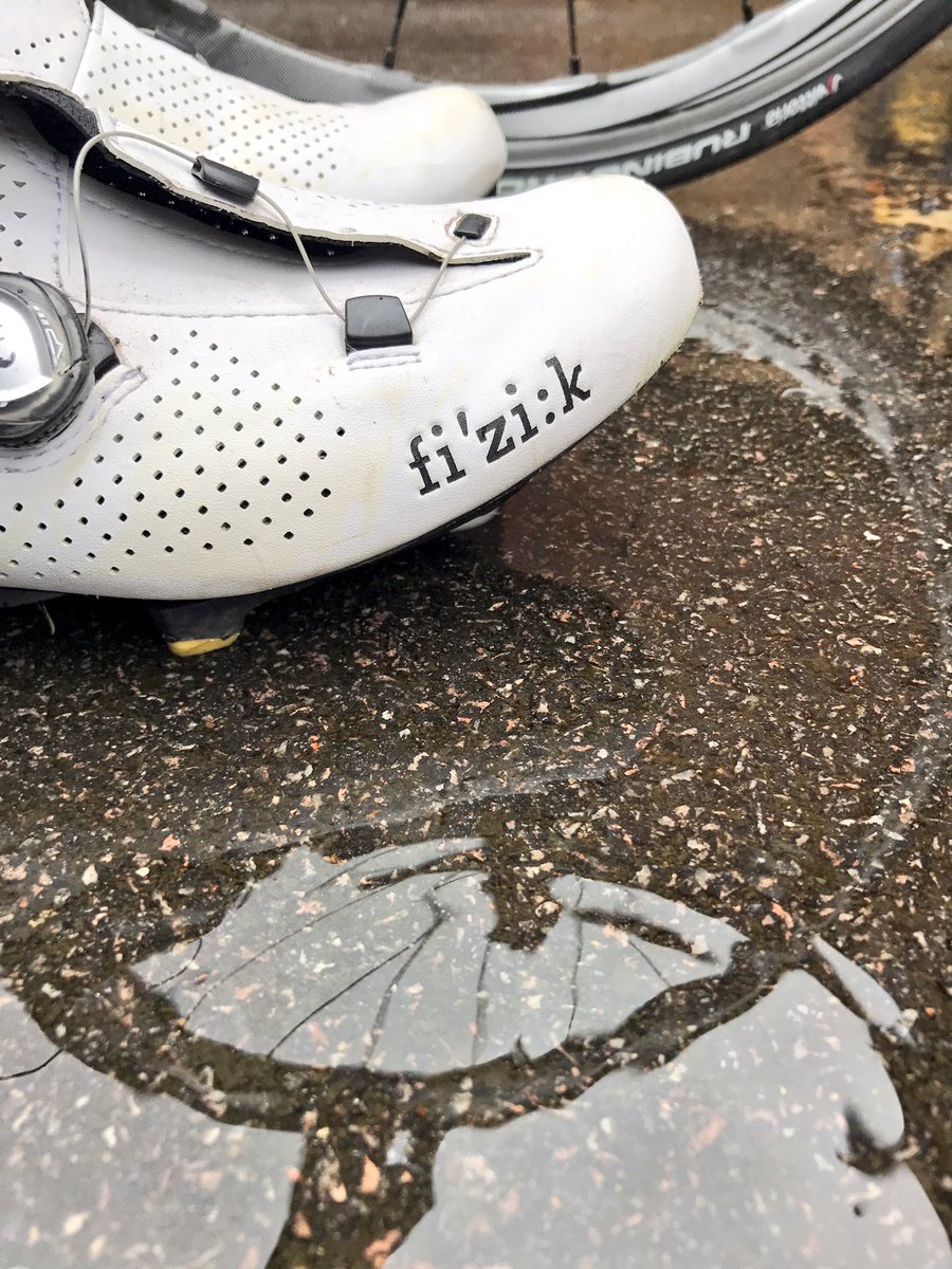 Theclarke's tweet photo. What better place to prepare for Staffs 70.3 and @IRONMANtri UK then at home! @fizikofficial @VittoriaTires #grimday https://t.co/bAAb1AzsT2