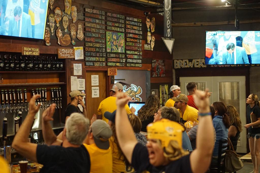 TailGateBrewery's tweet photo. Preds. Is. Life. #tailgatebeer #tailgatebrewery #predsapproved #standwithus #predsontv #nhl #becauseitsthecup https://t.co/dQqys0dGtY