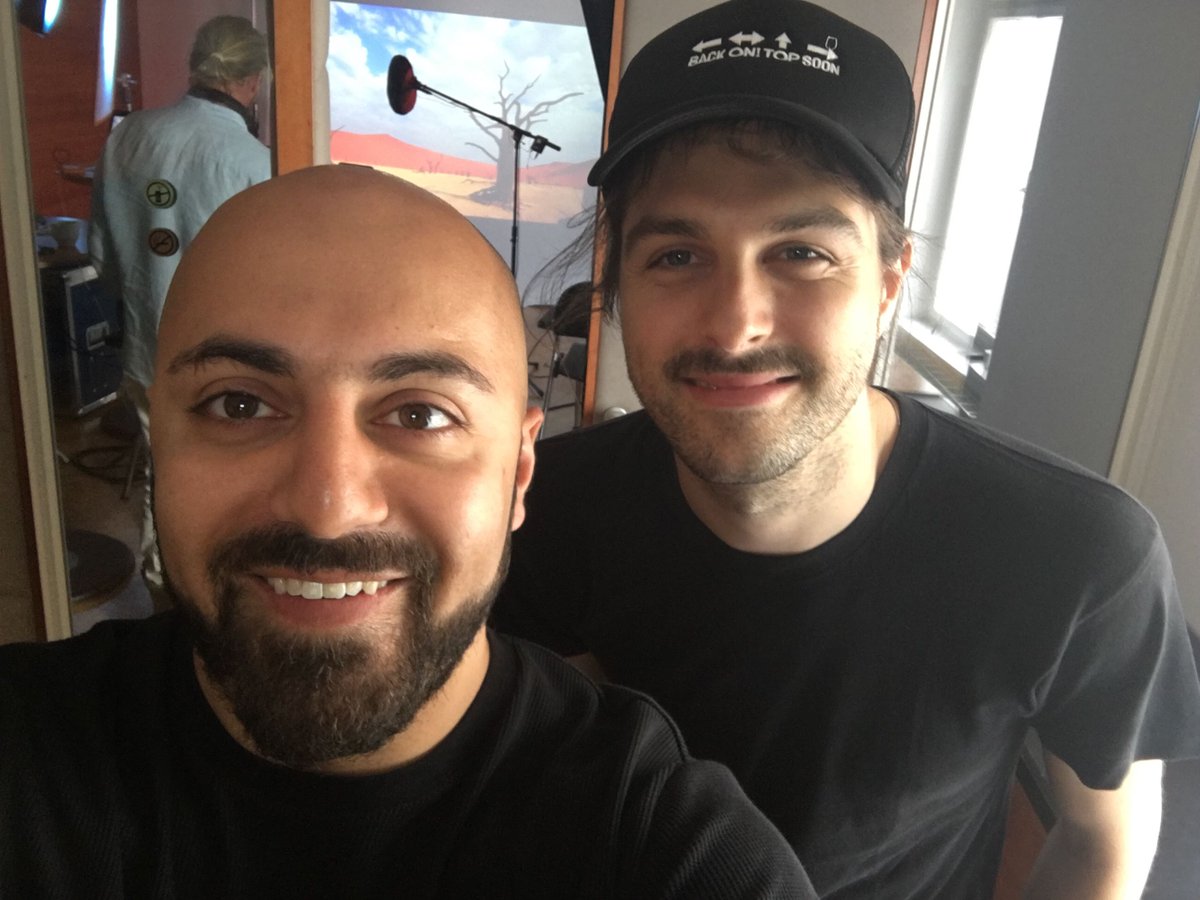 AliMahlodji's tweet photo. Ja, auch ich bin noch manchmal Fanboy ;) #Leftboy it is https://t.co/KPRHXbLkGo