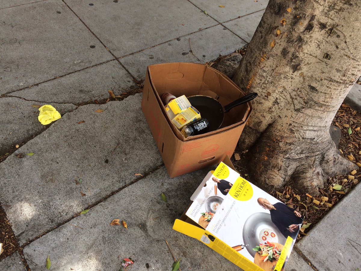 sftrashtreasure's tweet photo. The pan, the man, the plan • 🚯♻️ • #illegaldumping #SanFrancisco #garbage #sidewalktrash #boxedsecrets #KenHo #walkingthecity https://t.co/0pJ2uhKqS2