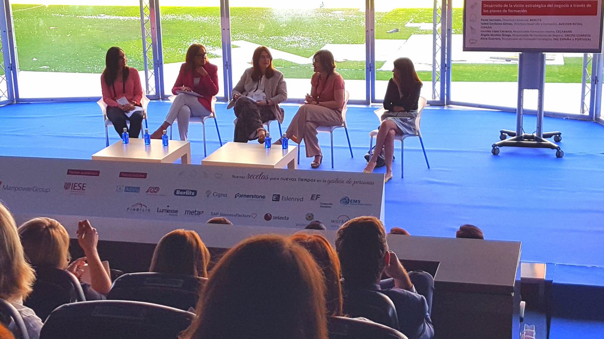 juliajulve's tweet photo. Interesantes las aportaciones de @INGDIRECTes en #FactorHumano. Formación innovadora 100% ¡os esperamos en el stand @initland! https://t.co/OsL2XZKoP3