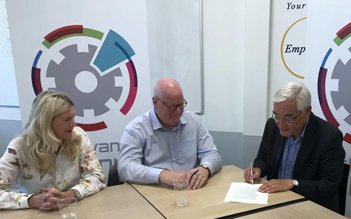 Technet Utrecht: nieuwe lokale samenwerking voor meer leerlingen in de techniek #TechniekNL #OTIB #bedrijvengezocht ap.lc/JOvP2