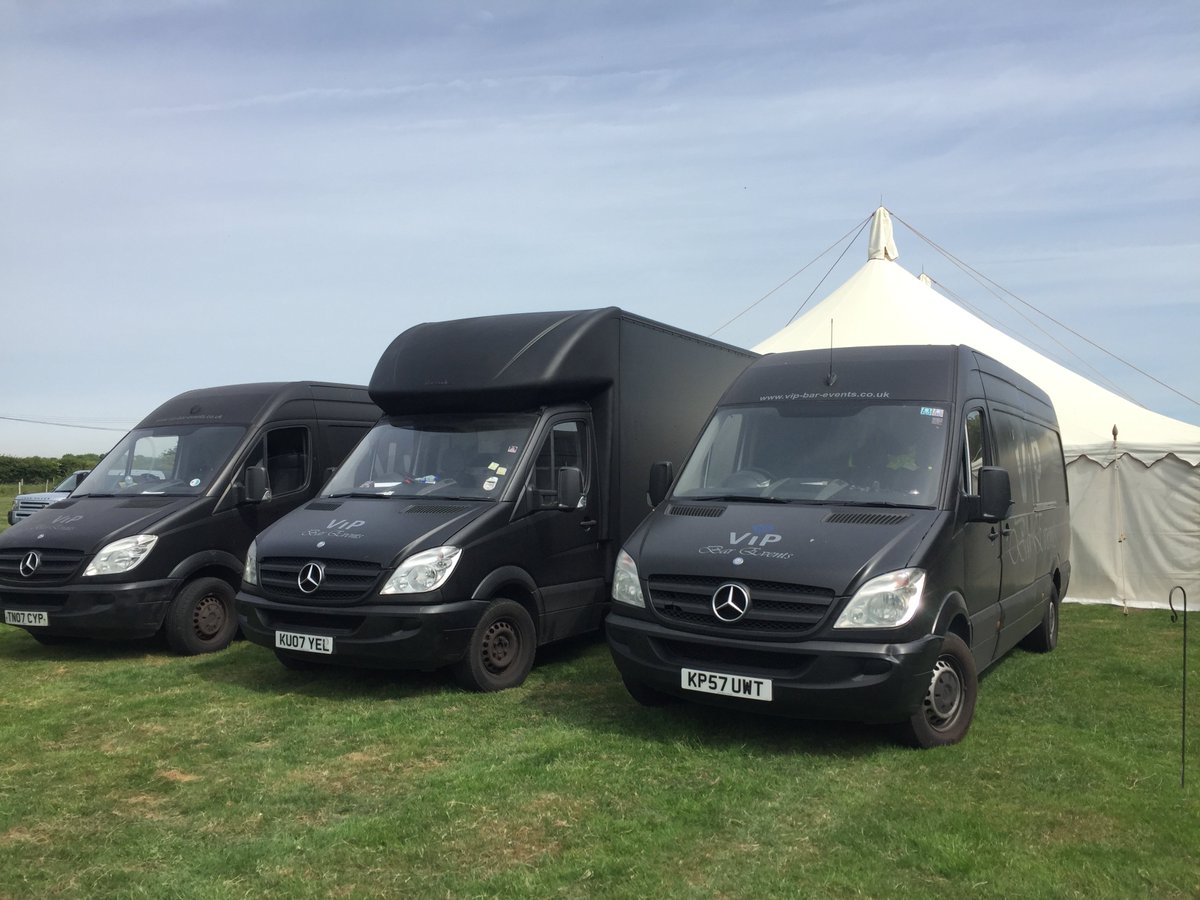 VipBarEvents's tweet photo. When 1 vehicle is not enough.#vipbartenders #mobilebar #mobilebarhire #wedding #weddingday #carpark #dogs #cocktailbar #cashbar #eventsprofs https://t.co/yIkiU0sMVQ