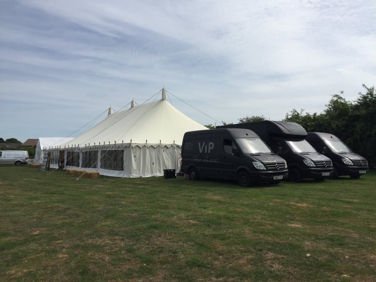 VipBarEvents's tweet photo. When 1 vehicle is not enough.#vipbartenders #mobilebar #mobilebarhire #wedding #weddingday #carpark #dogs #cocktailbar #cashbar #eventsprofs https://t.co/yIkiU0sMVQ