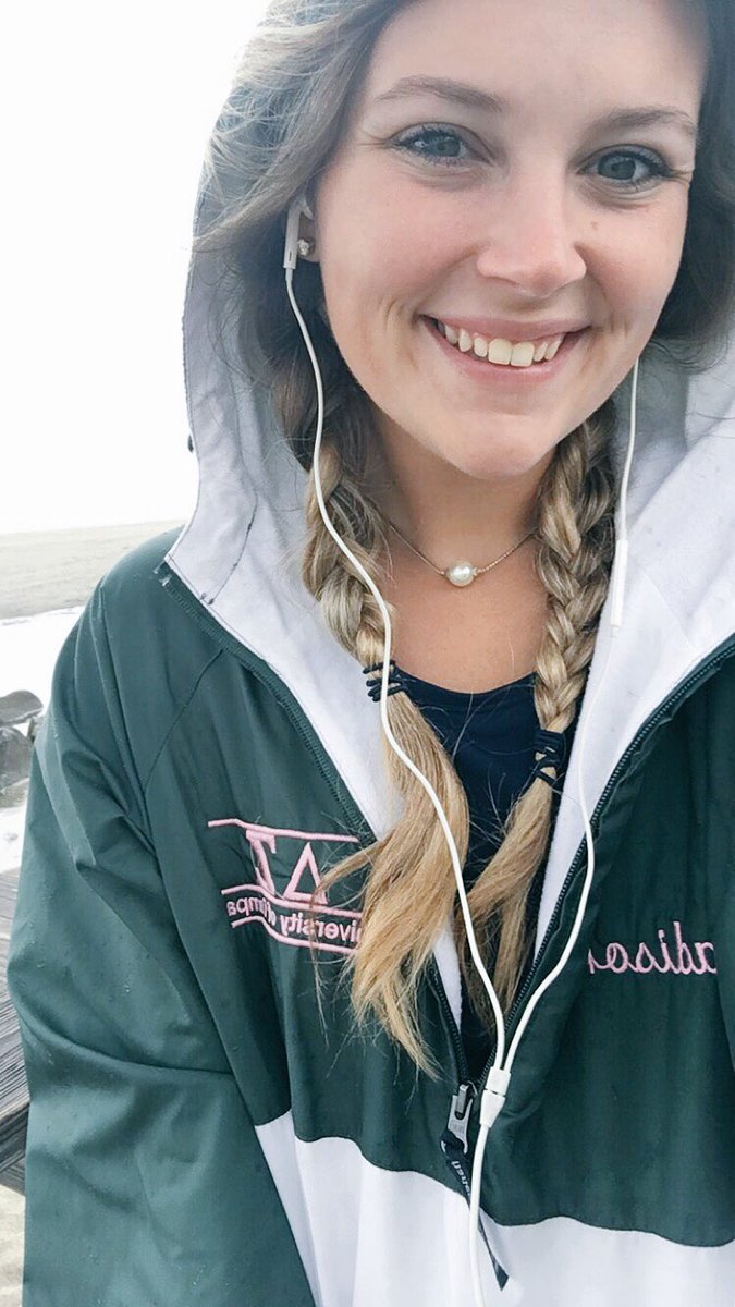 mmaaddiissonn's tweet photo. I love life here, even on the rainy days🌦 https://t.co/jmI4PWGOWj