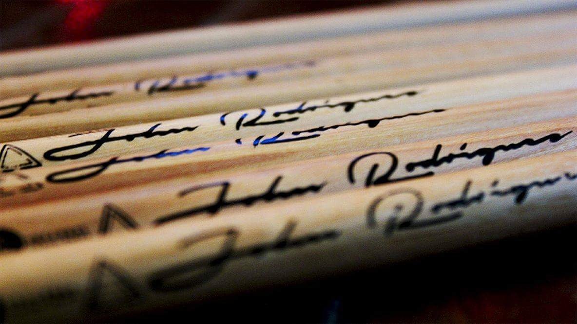 InternalFrequ's tweet photo. #Colombia!! Estaremos vendiendo las baquetas signature de nuestro baterista @B1Johnc 
Nos vemos pronto 🙌🙌 

#fuzzdrumsticks
#IFCrew https://t.co/3ehyHZH8SZ