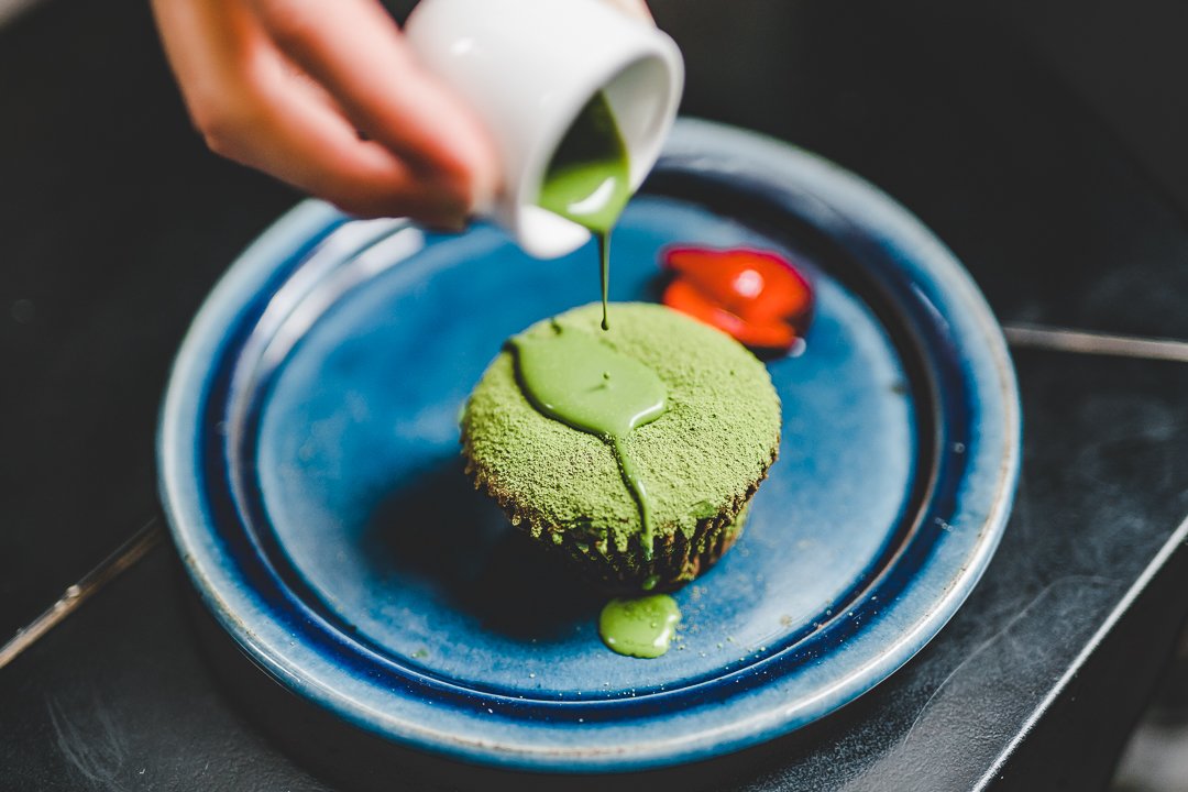 We love finding artisans in #Sydney who craft sublime pastry and dessert. Cafe Cre Asion are artisans! #foodie cocoandvine.com/cafes/sydney-b…