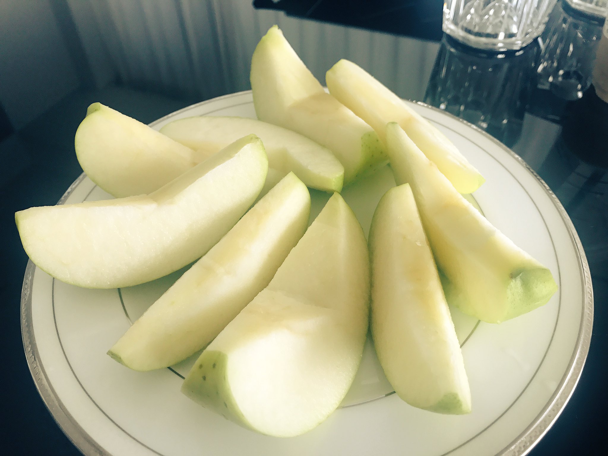 ゆんころ 減量中は 必ず青リンゴ 青リンゴ には 脂肪燃焼の効果を促進して 脂肪の蓄積をおさえる働きのあるプロシアニジンが豊富なんです りんごダイエットなどもありますが 赤りんごは甘みがあるので大会前は食べません T Co