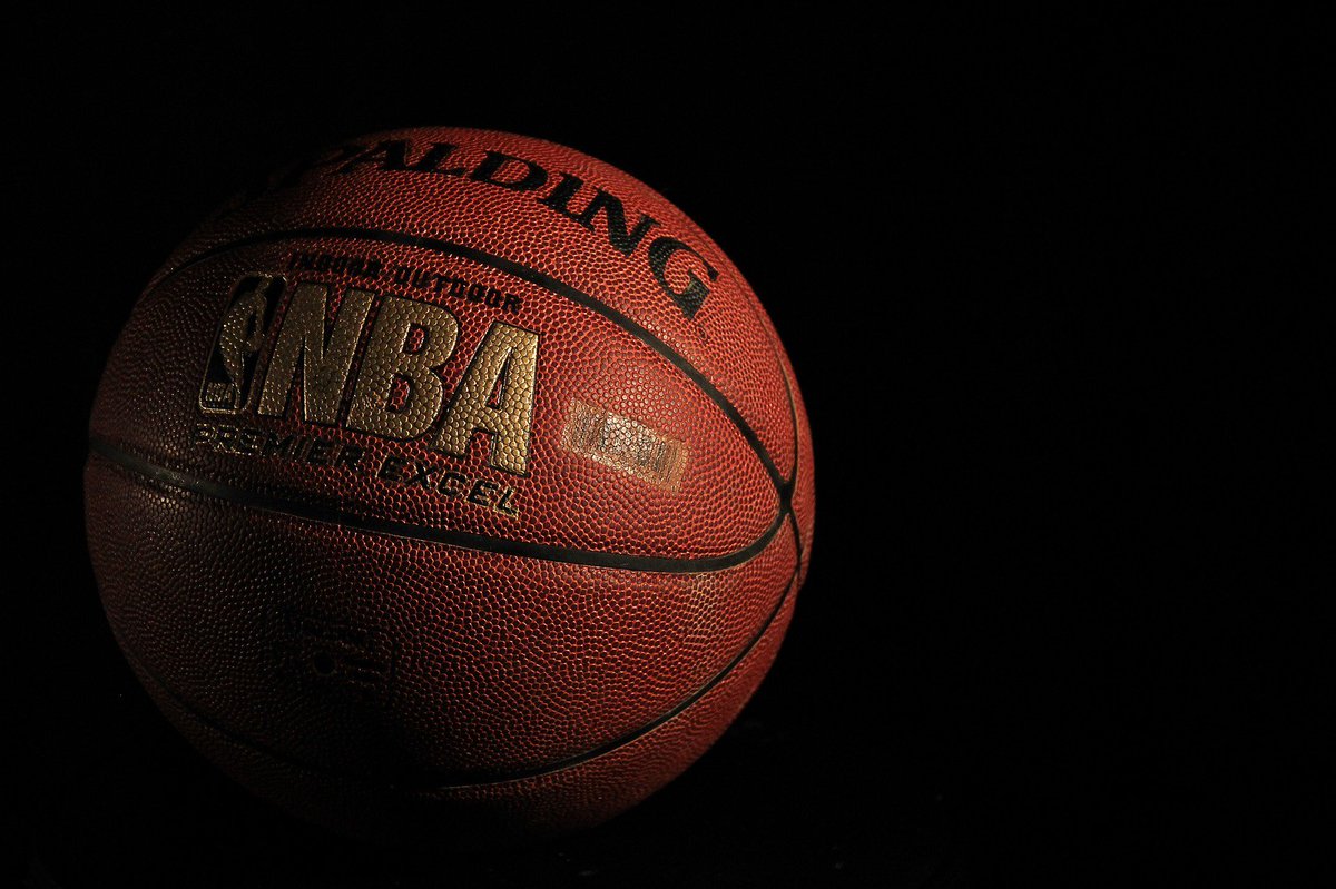 HealitWrap's tweet photo. The @NBA finals are in full swing but tell us who are you backing? @Cavs vs @warriors @#winthegame https://t.co/9sXUxdE9Ma