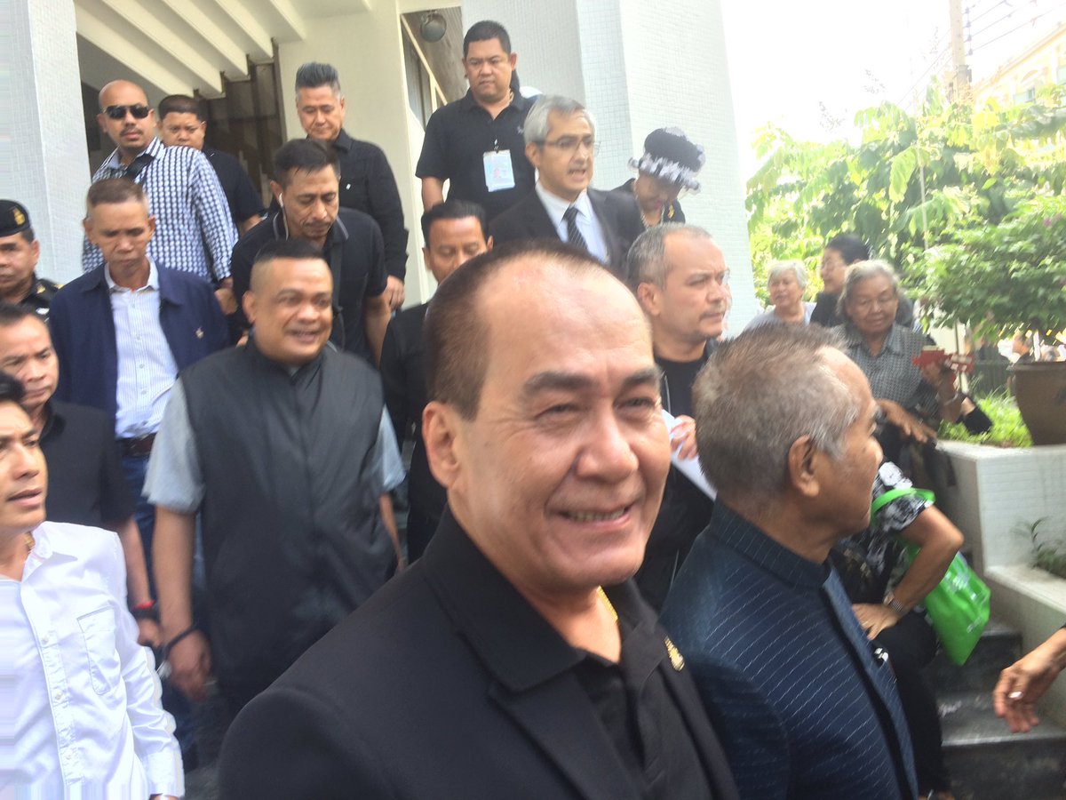 anuthee's tweet image. ศาลทหารกรุงเทพ เลื่อนสอบคำให้การคดี 19 แกนนำ นปช.เปิดศูนย์ปราบโกงประชามติเป็นวันที่ 5 ก.ย.นี้ เหตุสองแกนนำอยู่ในเรือนจำ ไม่สามารถมาศาลได้