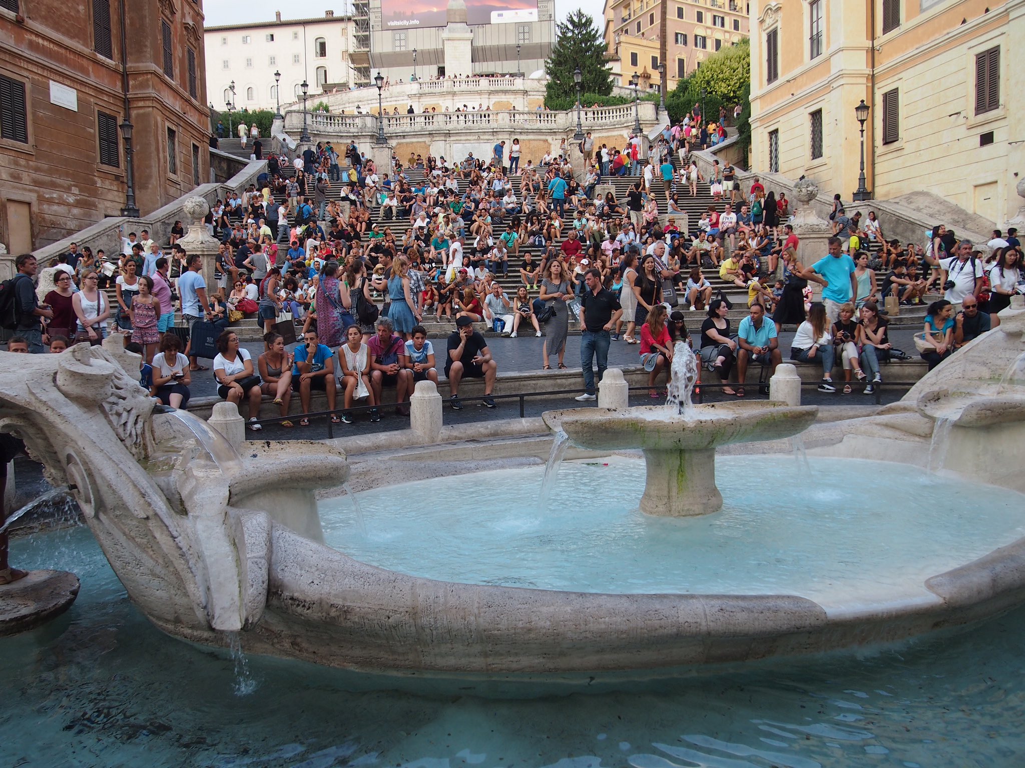 Travelhoken Com スペイン広場 スパーニャ広場 で ウォーリーを探せみたいな記念写真を撮ってみた T Co N5hcjudzqr 海外旅行 イタリア ローマ スペイン広場 面白い写真 記念撮影 T Co D8ghkobbre Twitter