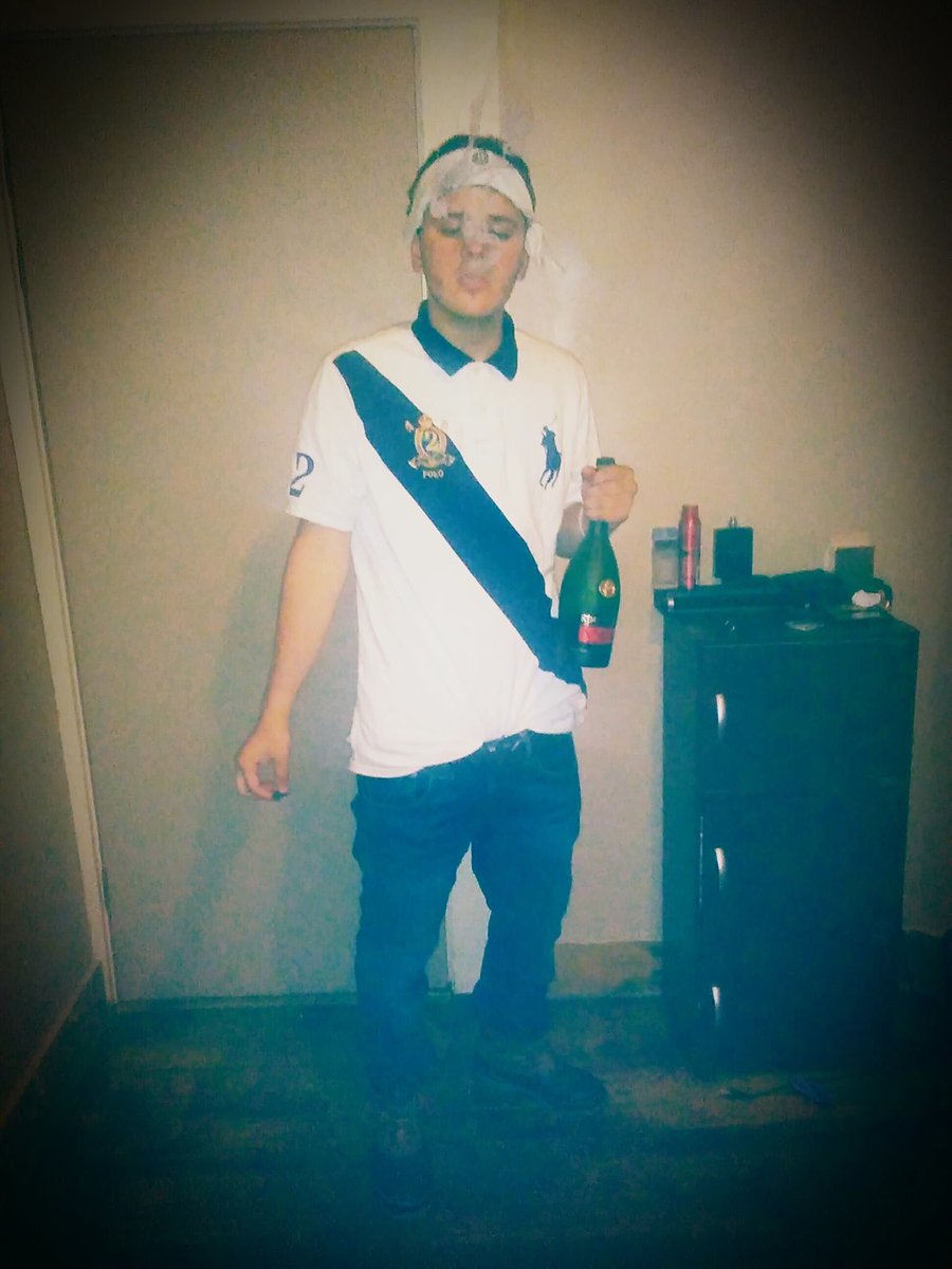 ayyyoB's tweet image. Smoking this L for you my brother I love you so much hope your lil heart is at peace