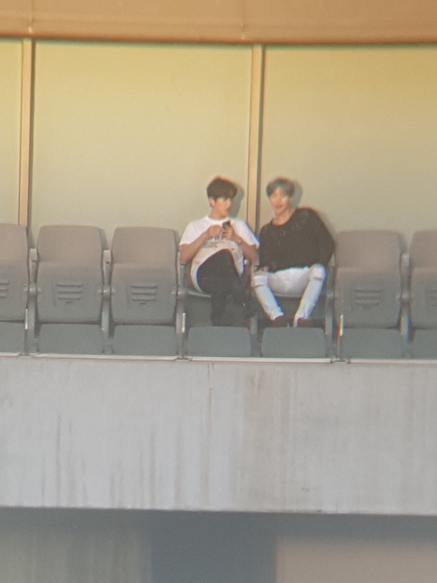 beborgi's tweet photo. เชื่อเถอะแพคฮยอน
รองเท้ากุชชี่สวยมาก
ซื้อมาก็ต้องใส่แบบผมนะ
ผมใส่ทุกวันเลย
มาเป็นพวกเดียวกับผมนะ https://t.co/T5hH1vSQYG