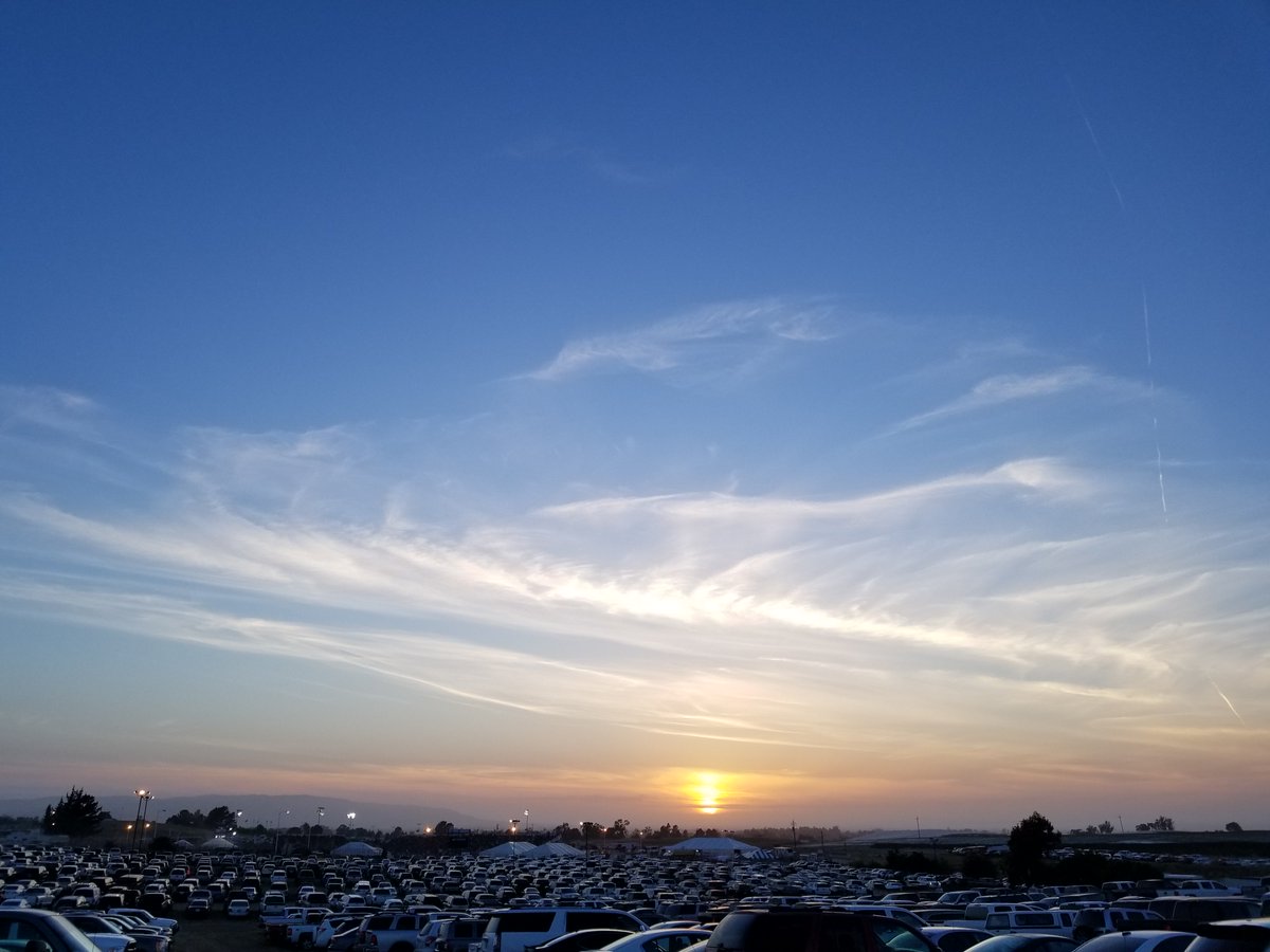 This past #weekend was beautiful, too, as shown in this pretty #sunset photo by #DodieDias in #SantaMaria at <a href="/ElksRodeoParade/">Santa Maria Elks Rodeo</a>! #California