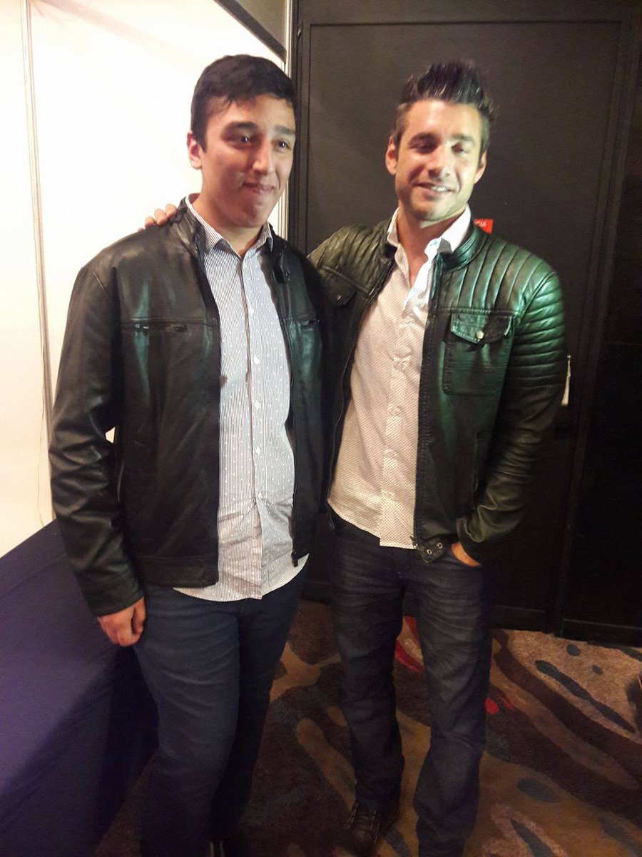 jvliancast's tweet photo. dejo por acá la foto con rodrigo😁
#desfile #ModaCoiffure2017 #silkey  (disimulo mucho mi cara de nervios😂😂) https://t.co/qcLKsmjL83