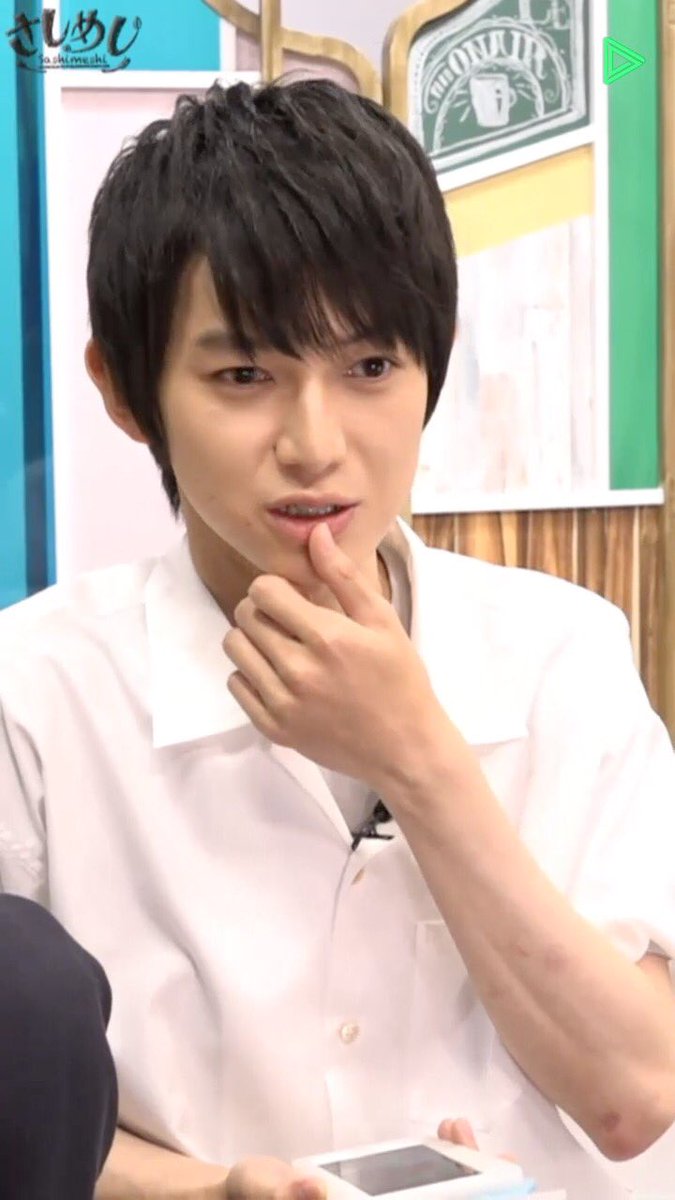 本郷奏多photo 目と口を触る癖が 何回も出ていた奏多くん ブレてるのは気にしないでください 本郷奏多