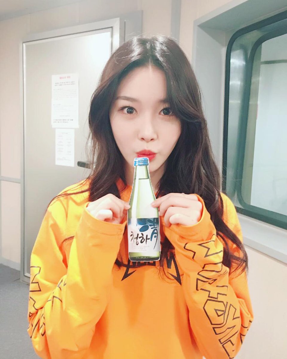 GdJk_7's tweet photo. [청하 정보]
청하는 '딩고푸드X롯데주류 청하' 이전 배성재의 텐에서 '청하와 함께 청아~마셔요~, 청하랑 함꼐 청아!마실래요?'라는 멘트를 하며 청하광고를 한 적이 있다.(방송상 브랜드노출 금지로 청하 대신 청아로 함) https://t.co/taJ46r54cK