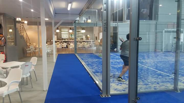 Padel10's tweet image. Ya en marcha el nuevo Padel Indoor Lloret! Este verano si estáis por la Costa Brava, no olvidéis la pala 😊