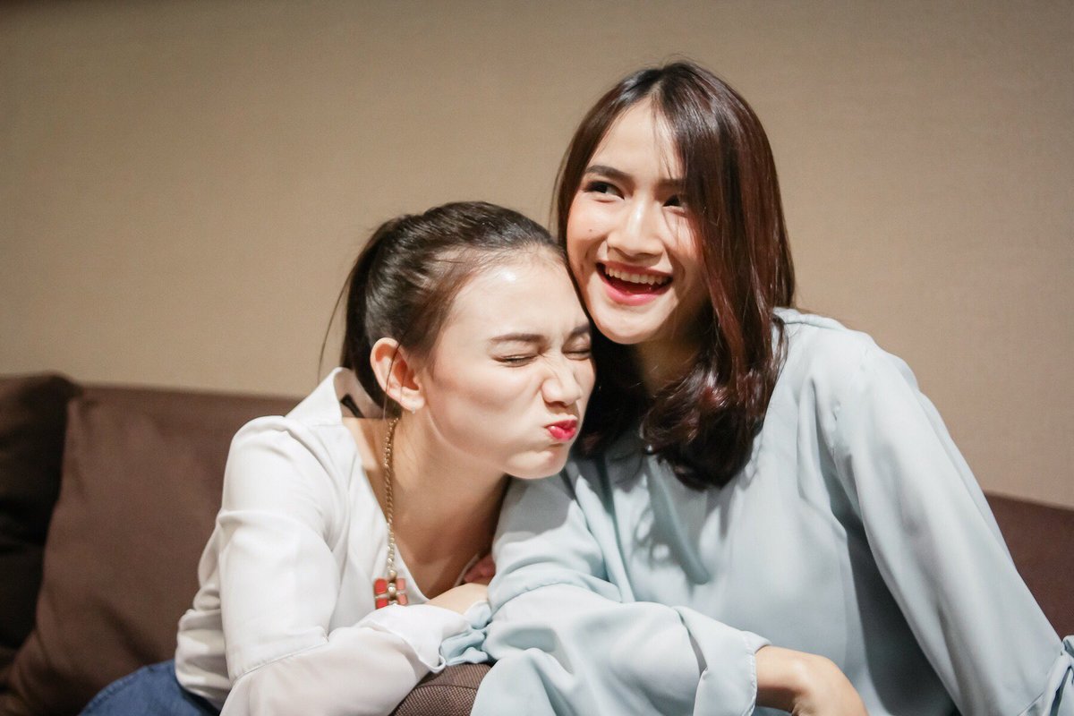 Yang sebelah sok muda gituyah ~ 😏