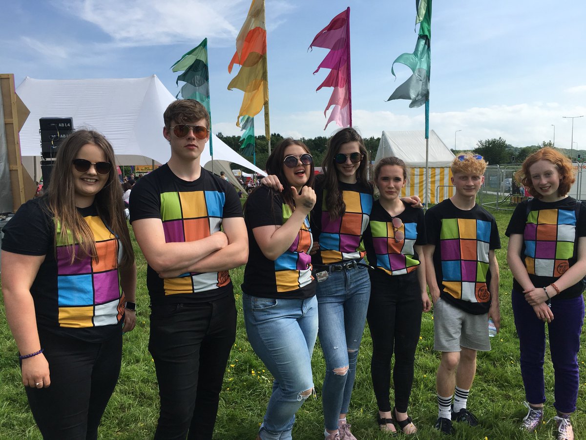 Gwylia Calimero, band Pwy Geith y Gig 2017 yn perfformio yn <a href="/EisteddfodUrdd/">Eisteddfod yr Urdd a’r Celfyddydau</a> - 'Fory ar <a href="/S4Cstwnsh/">S4C Stwnsh</a> 
🎤🎤🎤