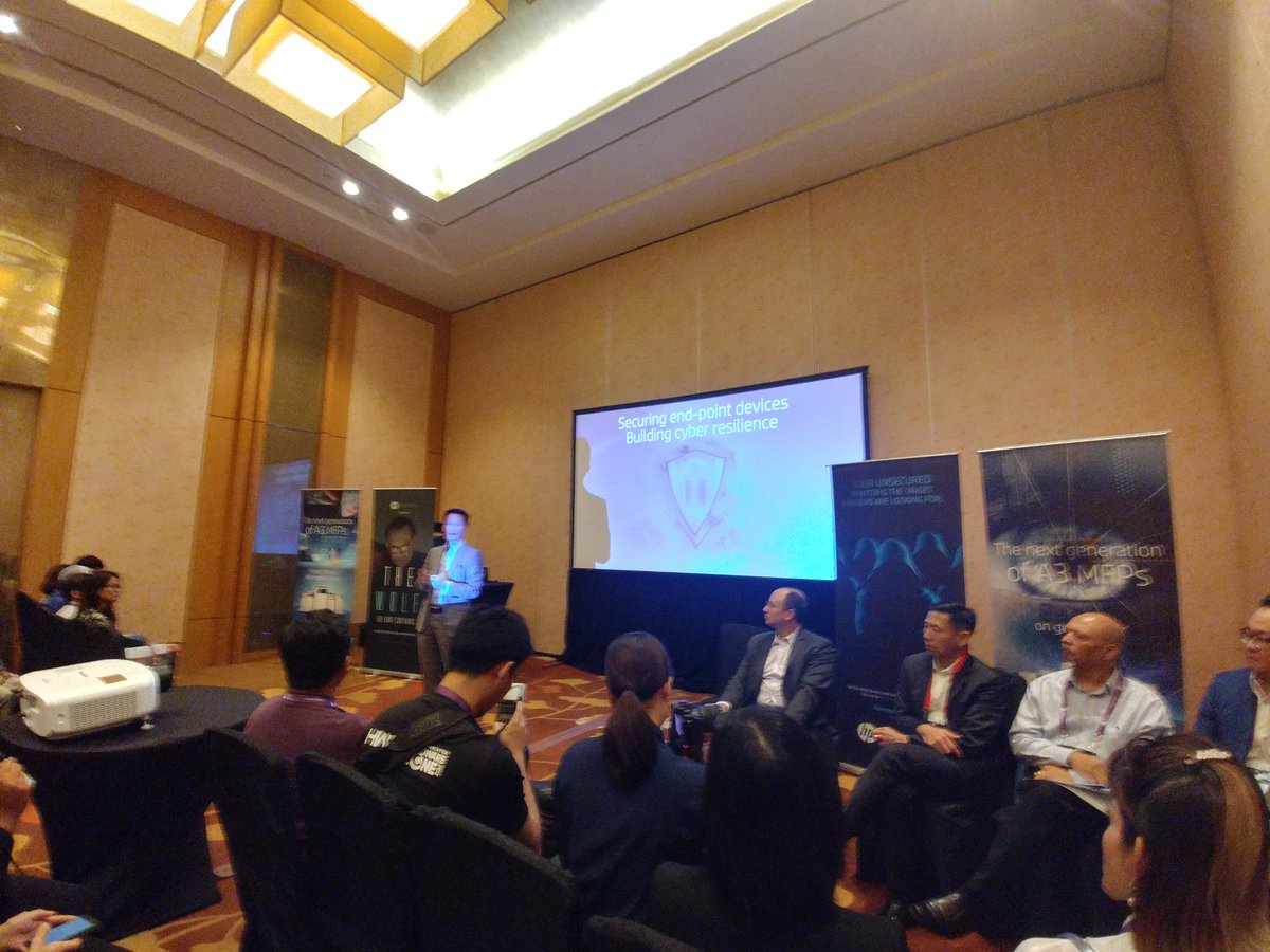 gadgetmatch's tweet photo. Demo over. Here's another session driving home the point of why you should #securetheworkspace https://t.co/vTsl6dZPRo