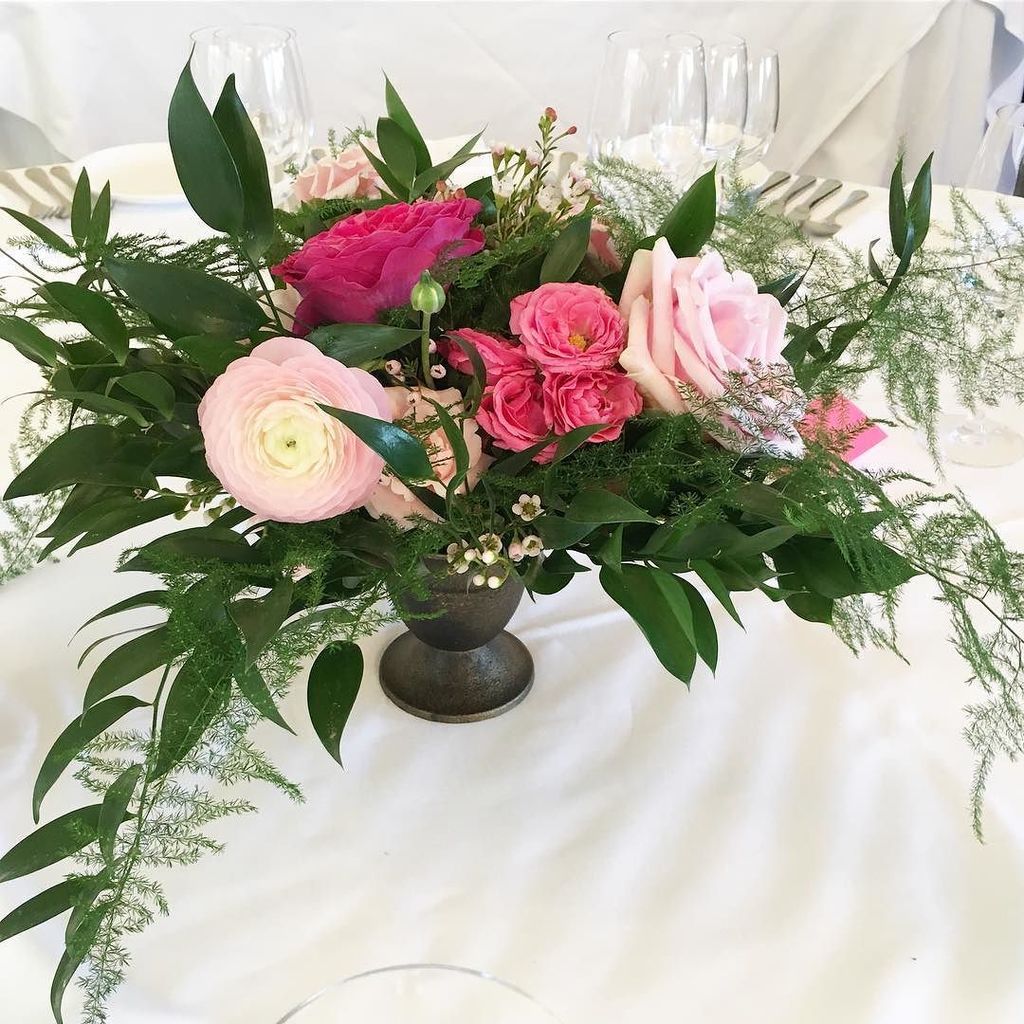 EmmaSoulsby's tweet photo. More of the fabulous table decoration at @botleysmansion last weekend 💚 #botleysmansion #ladybirdflowers https://t.co/iE3Iv8LIBa