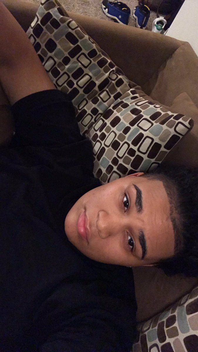 TeamLilAJ's tweet photo. It's been a while! #uglystudtwitter #shortstudtwitter #issagaygirl https://t.co/easShyOQg5