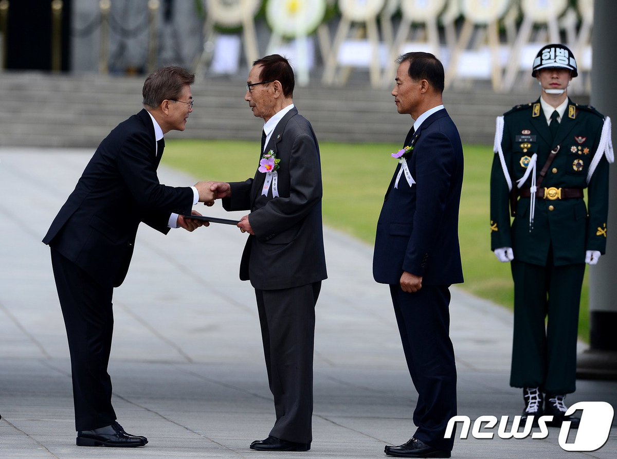 국가 유공자에게 다가서는
대통령의 올바른 자세-
어느 분 말씀이 생각 나,,,
'국민이 대통령이다'