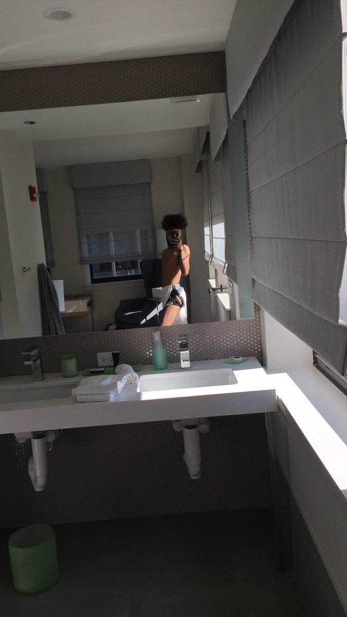 _vws__'s tweet photo. Stop looking at my ass, ass niggas 🎂🔎 https://t.co/y1ITIYPDeu