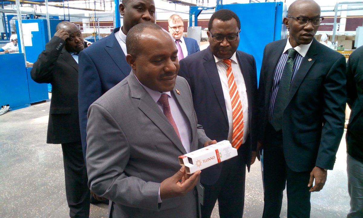 IsidoreNtira's tweet photo. Les dirigeants de #LISMA ont confirmé hier à SE @ButoreJ que les équipements pr implanter l'usine TLINNO au arriveront au #Burundi en 7/2017 https://t.co/mXckDflF79