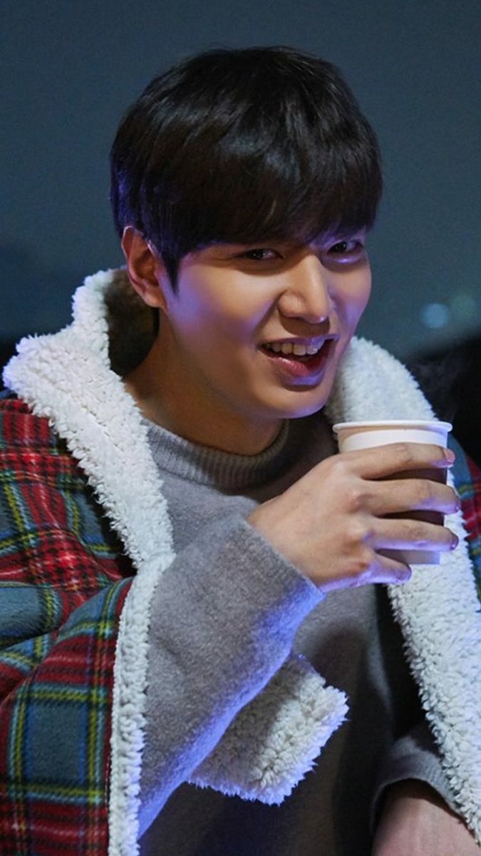 ConnieAnago's tweet photo. Share your smile with the world. It's a symbol of FRIENDSHIP and PEACE 🌍✌🏼❤️ #WorldPeace🕊🕊🕊#AlwayswithLeeMinho https://t.co/JhagL7tPVl