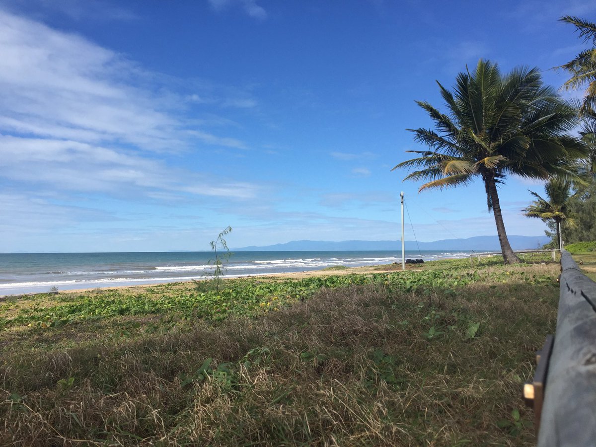 GFitPTandBoxing's tweet photo. Never forget how beautiful my home town beach is, not a sole in sight #ForrestBeach @Queensland https://t.co/k2MnYohC8B