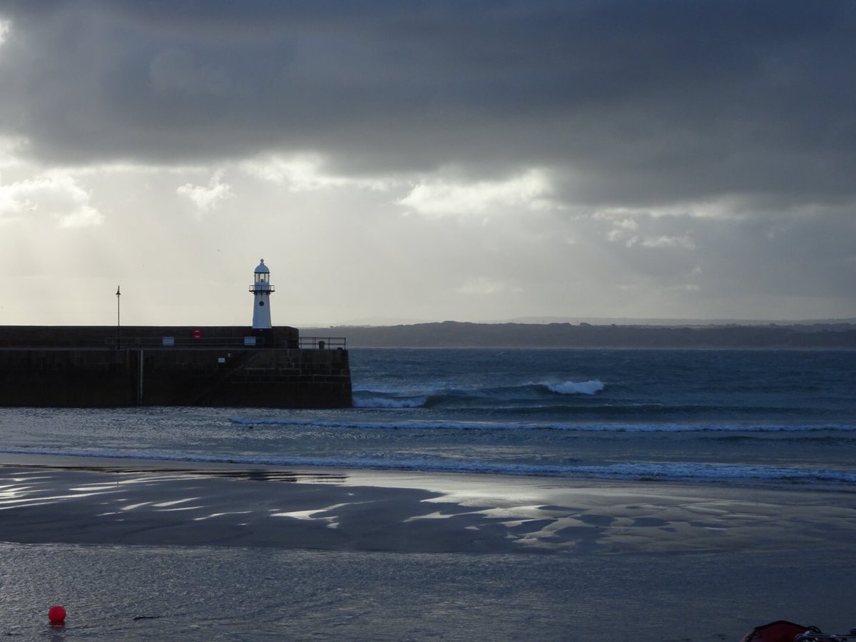 StIvesHarbour's tweet photo. Bit of sea off the quay this morning. @beauty_cornwall https://t.co/AuCuU3CmnF