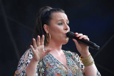 VIDEO: 145.000 bezoekers voor Jazz in Duketown; Trijntje Oosterhuis sluit jazzfestijn in stijl af dlvr.it/PK5W3q