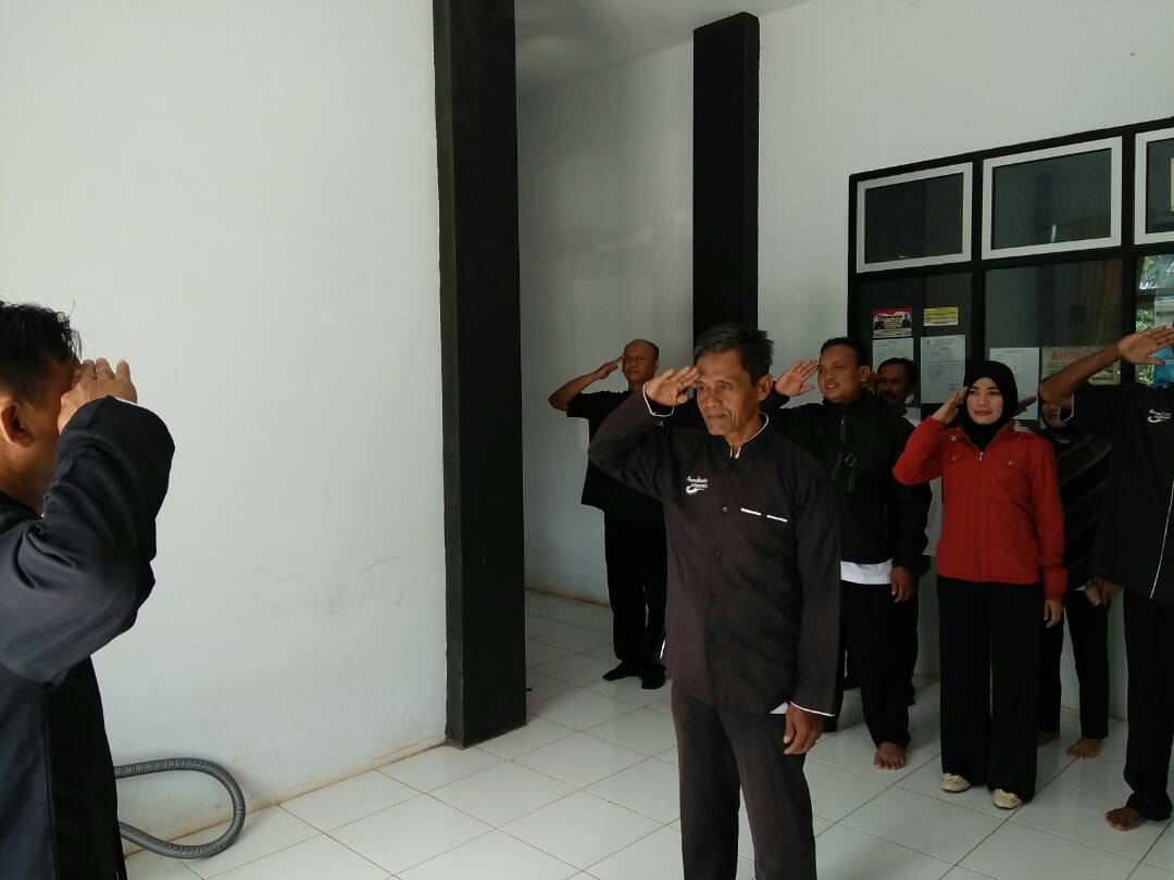 dadancius's tweet photo. Sebelum pulang Apel Siang dulu,,, Selasa 06 Juni 2017 #SukasariBerhias @DediMulyadi71 @DiskominfoPWK @Harombrandou https://t.co/1s8NgaS6yB