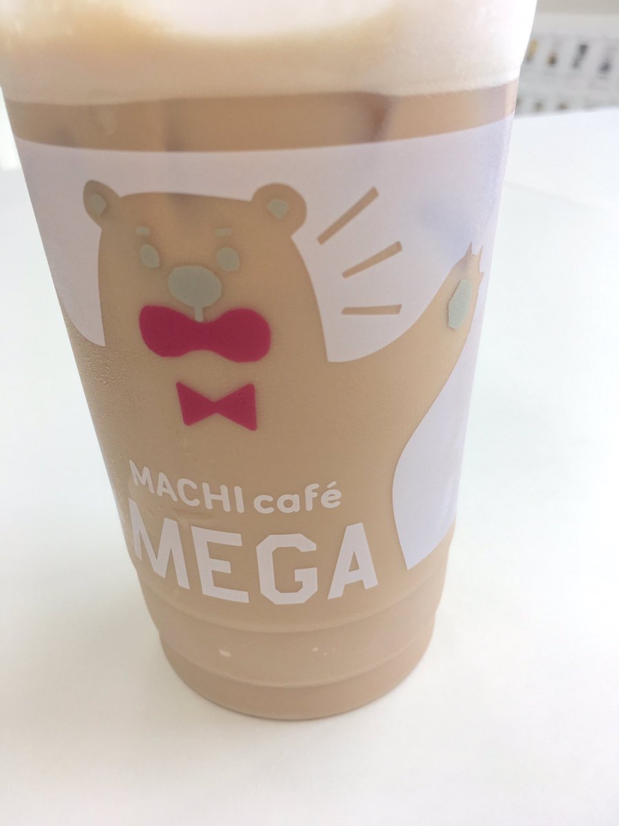 那覇の中村圭介 On Twitter ローソンでカフェラテのmegaを買う まぁ蝶ネクタイしてるしな